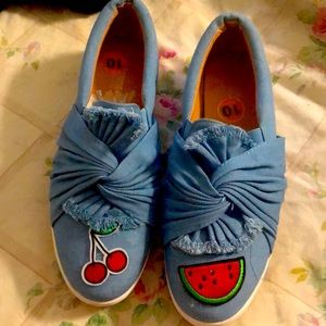 Brand new jeans sneakers, size 10 with knot.